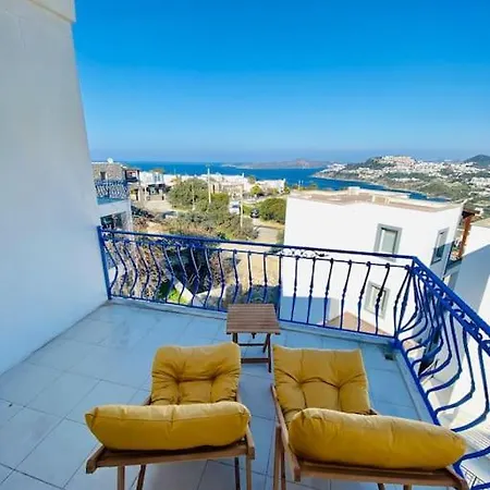 מלון A Triplex With Overlooking The Sea Giris