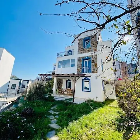 A Triplex With Overlooking The Sea *