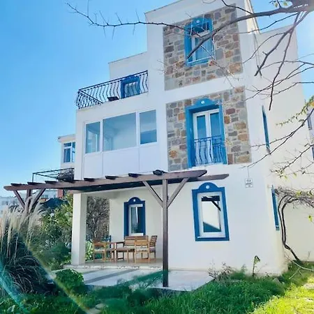 A Triplex With Overlooking The Sea Szálloda