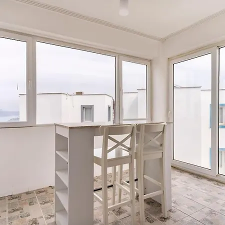 מלון A Triplex With Overlooking The Sea
