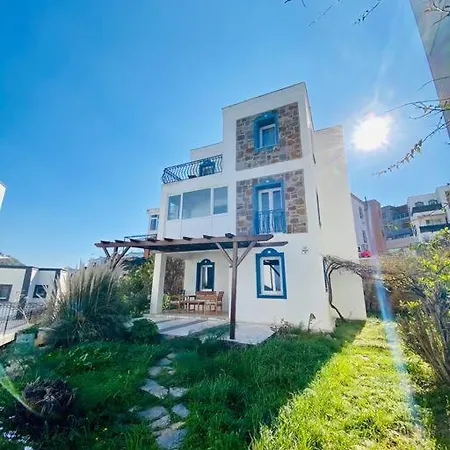 A Triplex With Overlooking The Sea *